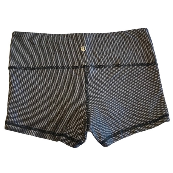 Lululemon Boogie Short Diamond Dot Black & White
Size 4 - Picture 3 of 7